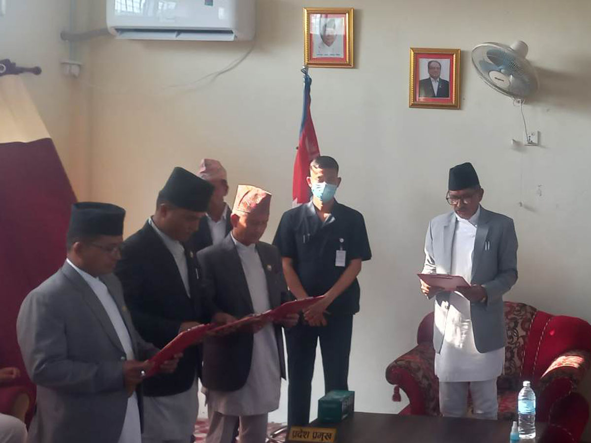सुदूरपश्चिममा मन्त्रिपरिषद् विस्तार, नवनियुक्त मन्त्रीले लिए शपथ